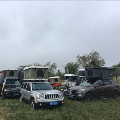 Graue Auto-Dach-Oberzelt für Fahrzeug Diy 4 Personen Campingfläche 2,4 Quadratmeter